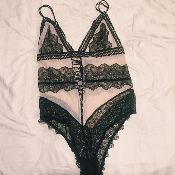 NWT VS lingerie - Picture 3 of 7